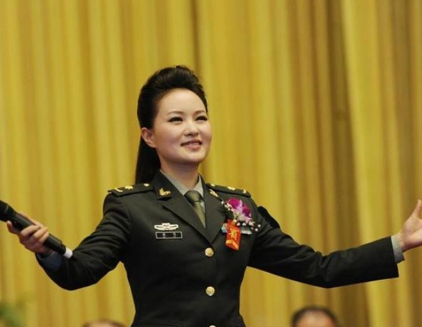 她是最有魅力的歌唱家,34岁凭实力成为博士,如今已登上春晚13次_雷佳