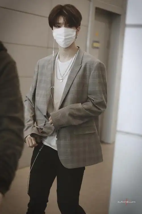 范丞丞回国的机场照也太好看啦