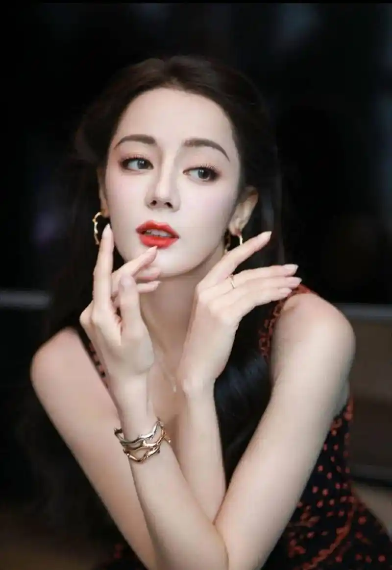 刘德华隐婚?陈飞宇翻身?迪丽热巴洗白?周冬雨记恨刘昊然?