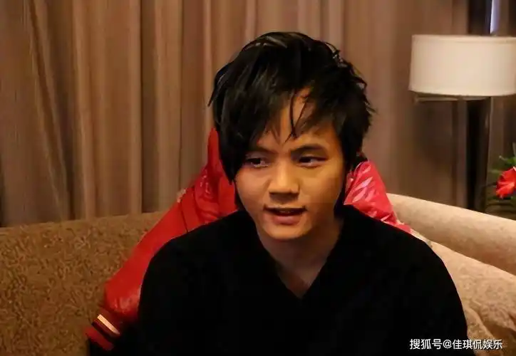 14岁开演唱会,19岁日挣万元,春晚请不动他,却没人说他耍大牌_郑源