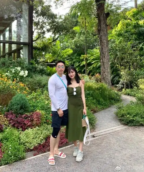 郭柯彤烧饼分手郭德纲弟子烧饼晒夫妻合照