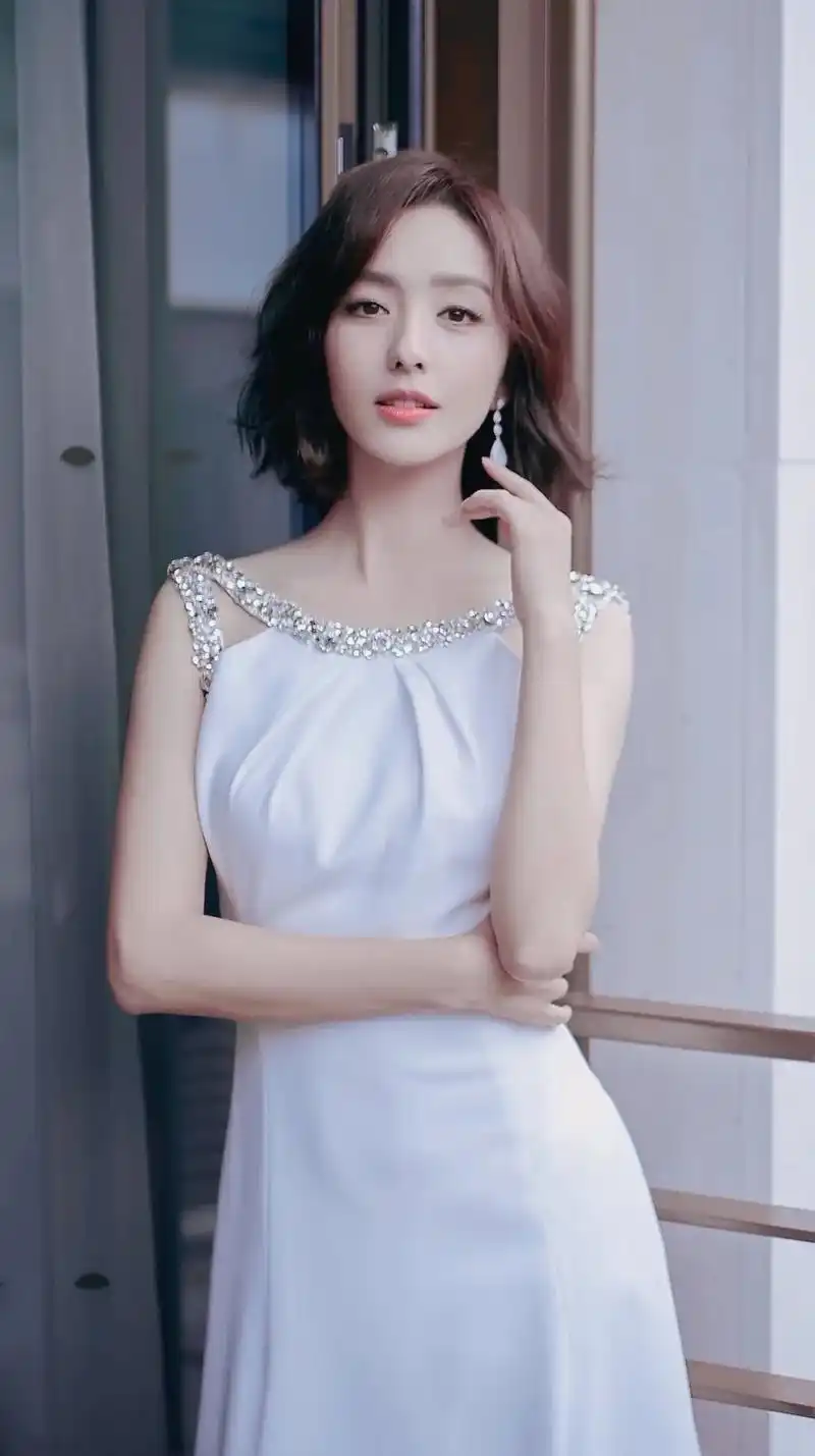 佟丽娅高清写真美图,风姿绰约,妩媚动人