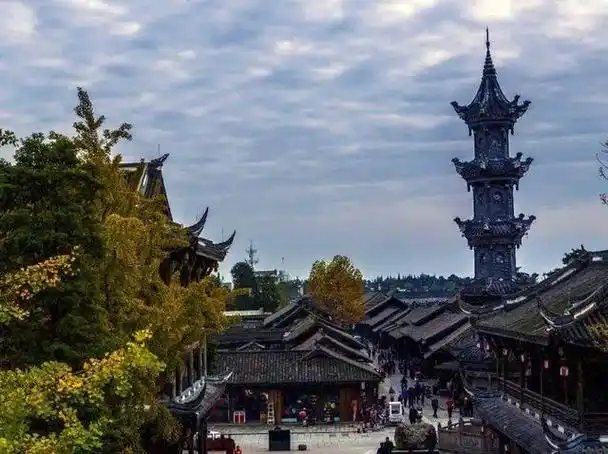 离成都较近的旅游景点(离成都较近的旅游景点有哪些)