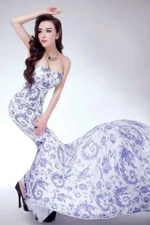 身材饱满性感时尚女神