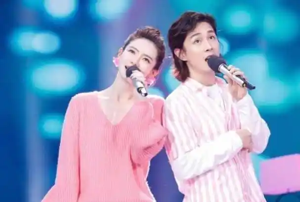 李承铉唱起了小幸运,眼神说明了一切,网友:我把女儿带走了_lucky_合唱