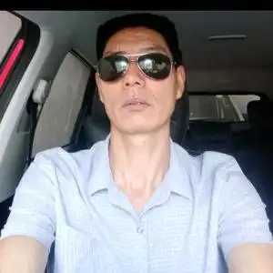 《农村大叔》爱唱歌头像