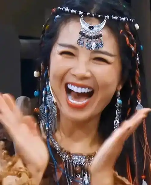 刘涛上节目大笑露出一口烤瓷牙发蓝光引争议