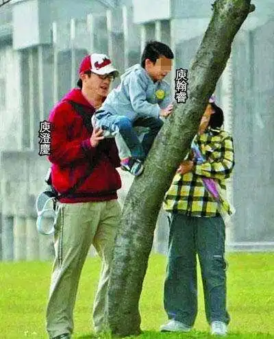 18岁哈利才华横溢,给伊能静庾澄庆画肖像画,一个唯美一个传神