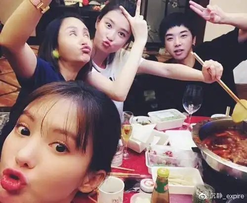 当大家都在赞叹杨紫跟张一山的损友情时,有谁注意到华晨宇的改变