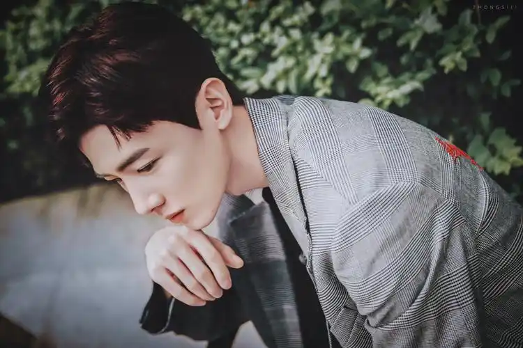 白敬亭 cr:中四叽 - 堆糖,美图壁纸兴趣社区