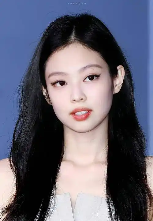 jennie金智妮一字肩抹胸性感小野猫造型_黑色_高跟鞋_脸颊