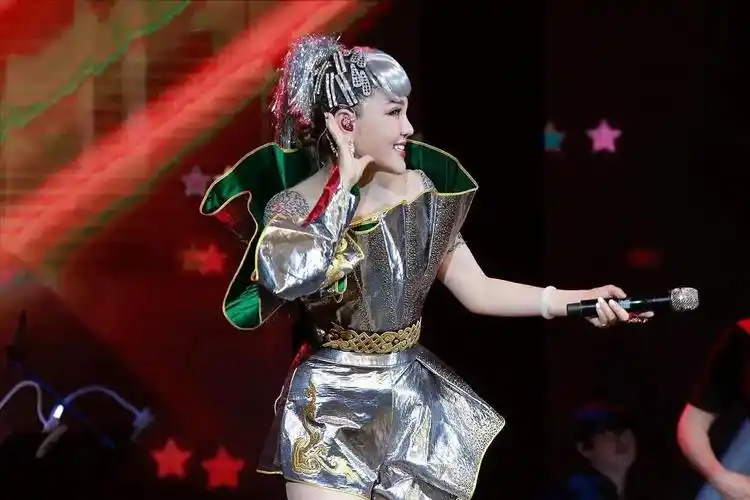 乌兰图雅个人资料简介及年龄(乌兰图雅为何迟迟没有结婚)