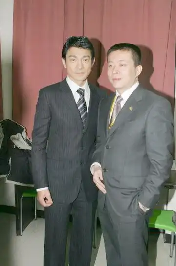 图文:新浪cfo兼coo曹国伟与刘德华合影