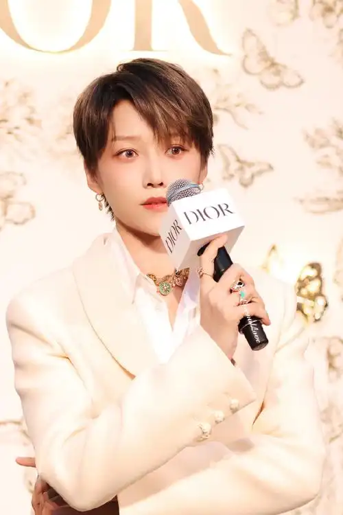 迪奥品牌大使刘雨昕