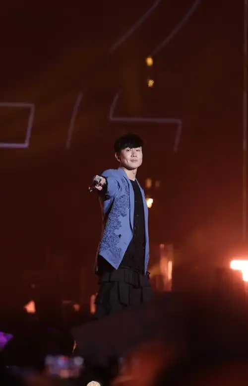 林俊杰杭州演唱全场合唱生日歌