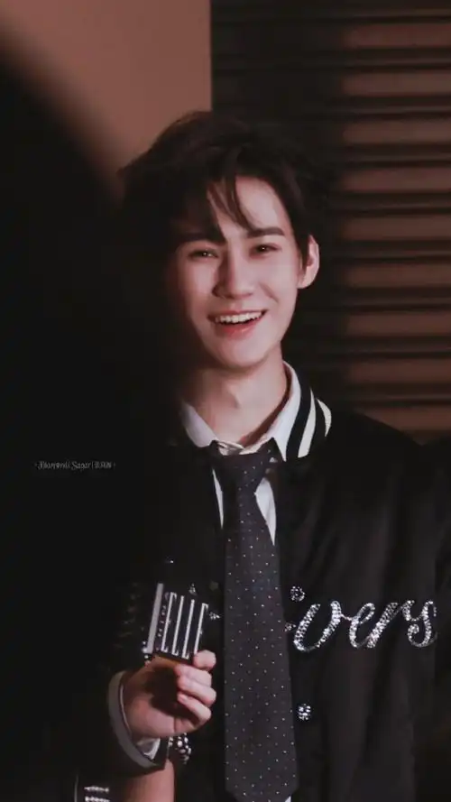 "这句话在我看见你的笑容以后变得更加具象化了.@时代少年团-张真源