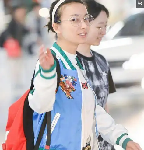 吴昕几年前的照片被翻出网友原来明星全靠化妆