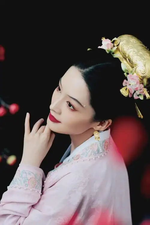 李沁春晚古装造型高清图来袭浓妆淡抹总相宜和气质达成一致