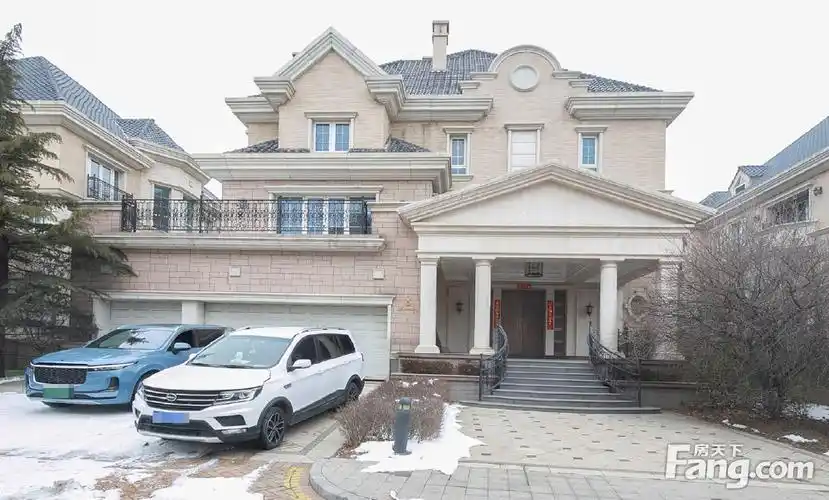 丽宫别墅独栋别墅带室内泳池下沉园200平中间位置