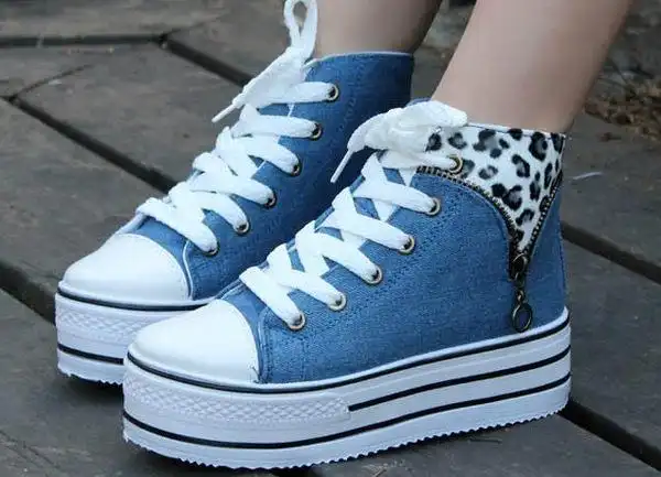 【浅蓝色帆布鞋搭配】浅蓝色帆布鞋搭配技巧 魅力绽放你的风格