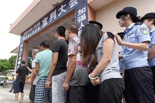 广东陆丰举行公开宣判大会 13名毒犯被判死刑