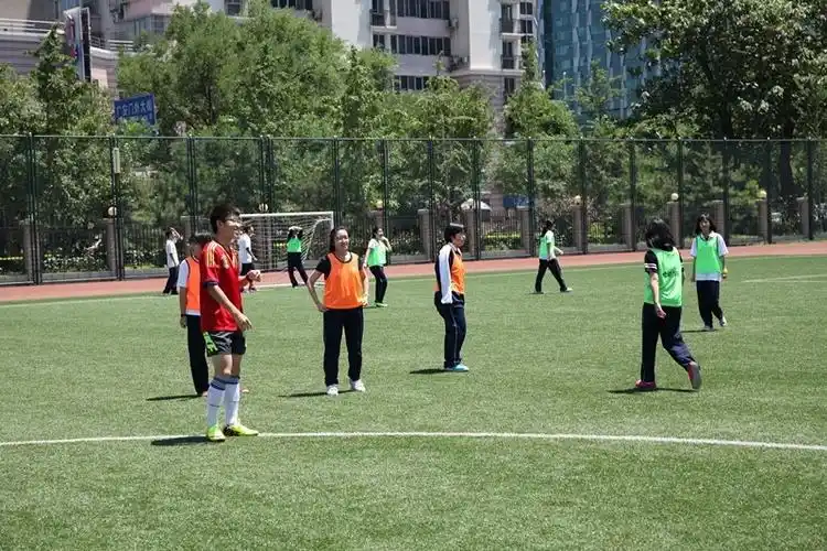 校园名片 | 探访《小别离》拍摄地,这所有着110年历史的中学为何屡屡