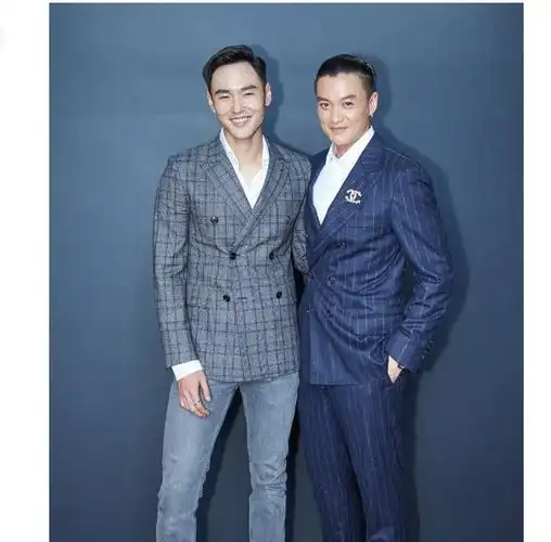 两人年龄,身高,气质不相上下,周一围,183cm身高,1982年