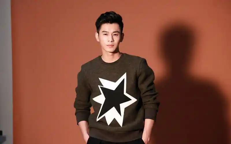 天蝎座明星男明星有:陈伟霆,乔振宇,王源,黄晓明,陈赫,周翊然,李承铉