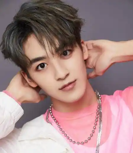 但是在参加《创造营》的决赛,所以为了出道焉栩嘉没