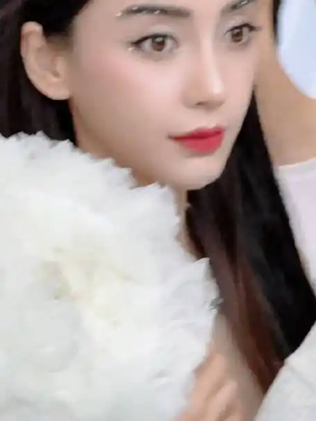 angelababy杨颖的时尚表现力毋庸置疑,已经实现高定自由,作为粉丝可太