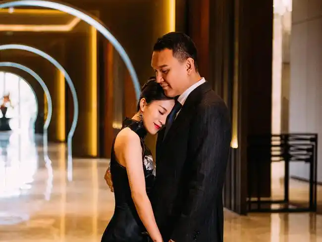 身高168厘米体重42公斤,毕业于沈阳音乐学院的李嘉格目前是一名女歌手