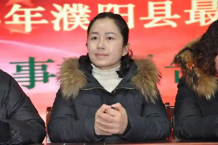 濮阳县城关镇三中的王莹莹老师