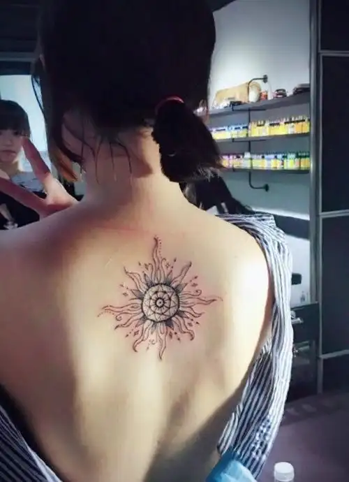 小太阳纹身_小太阳纹身图案_纹身小太阳图片大全 - 纹身秀