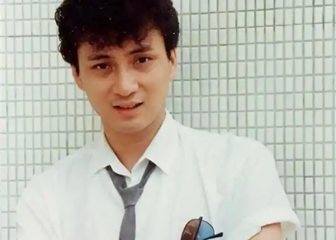 汤镇业带13岁双胞胎女儿看电影,一度感动落泪,看完后表白祖国