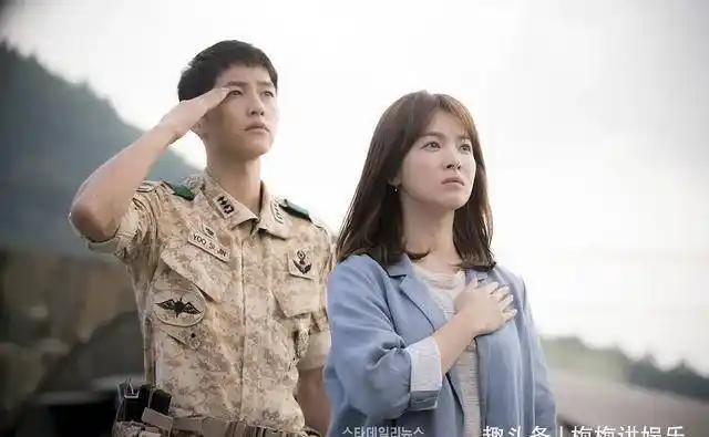 尽管宋慧乔比宋仲基大那么几岁,可以由于《太阳的后裔》这部剧的上映