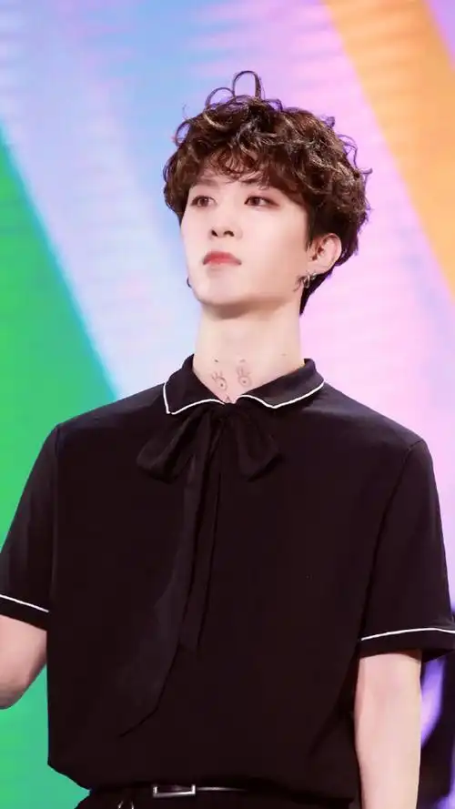 范丞丞帅气写真高清手机壁纸图片