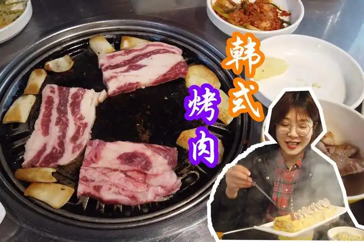 一家开在菜市场的韩国烤肉店顾客都坐大棚里吃这也太韩剧了