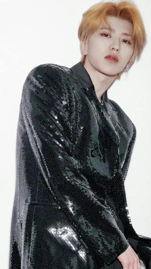 微博之夜明星发色##与蔡徐坤共赴微博之夜