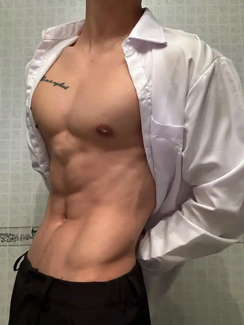 薄肌男孩 #腹肌 #毫无训练痕迹 #西装 我等你说话 为什 - 抖音