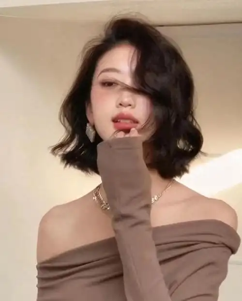 今年这3款"齐肩烫发"火了!比长发洋气,比短发显脸小,真美