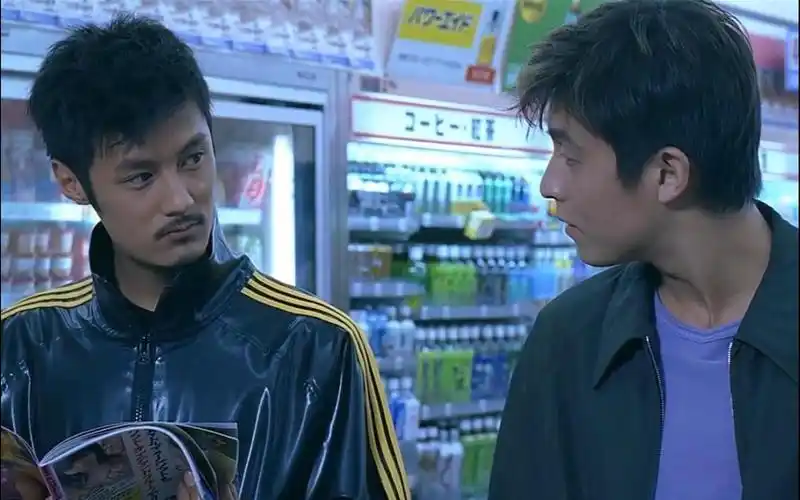 头文字d:余文乐漂移车技不佳,被周杰伦ae86狂飙超车,就只能看见车尾灯