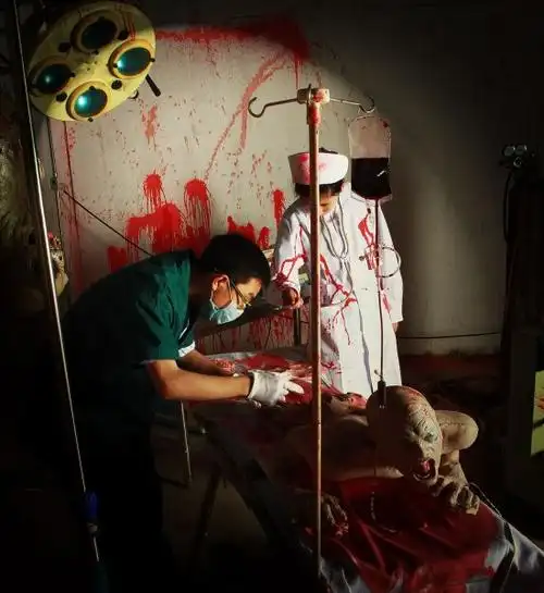 记录鬼屋女护士的一天工作内容每天吓人图