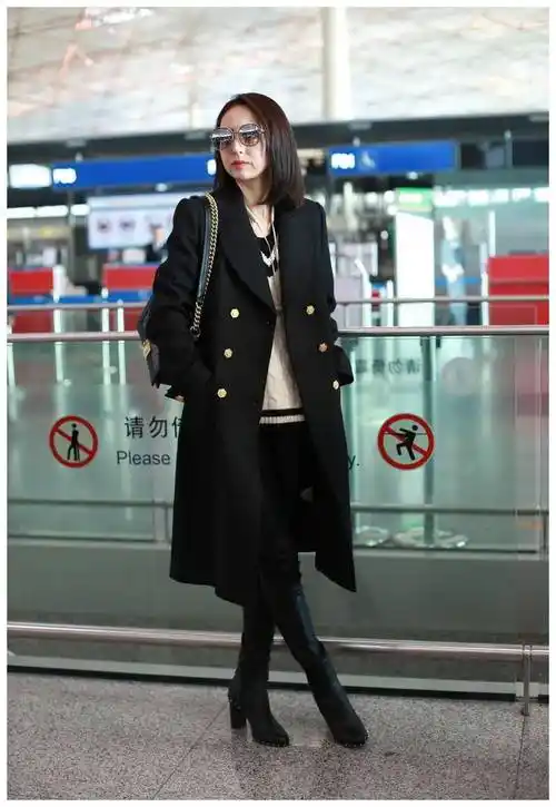 增添了董璇身上御姐的气息,很有霸气,长靴更增添了董璇的气势不同颜色