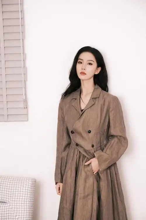 刘诗诗卡其色套装随拍,卡其色套装慵懒随性 休假快乐……|卡其色|套装