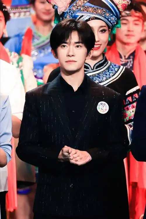 易烊千玺于适同框照##易烊千玺电影小小的我##易烊千玺不辞星海舞台