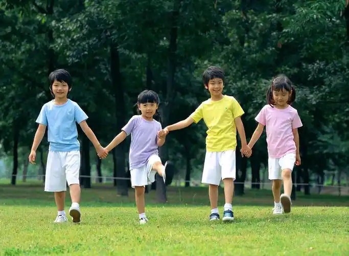 草地上那道亮丽的风景
