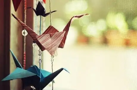 "千纸鹤常常以美好的形象出现,代表着祝福的寓意.