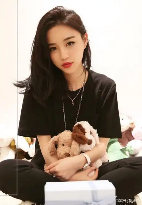 流水的网红,铁打的王思聪. 第一任,张倩,大学初恋. 第八任,张予曦.