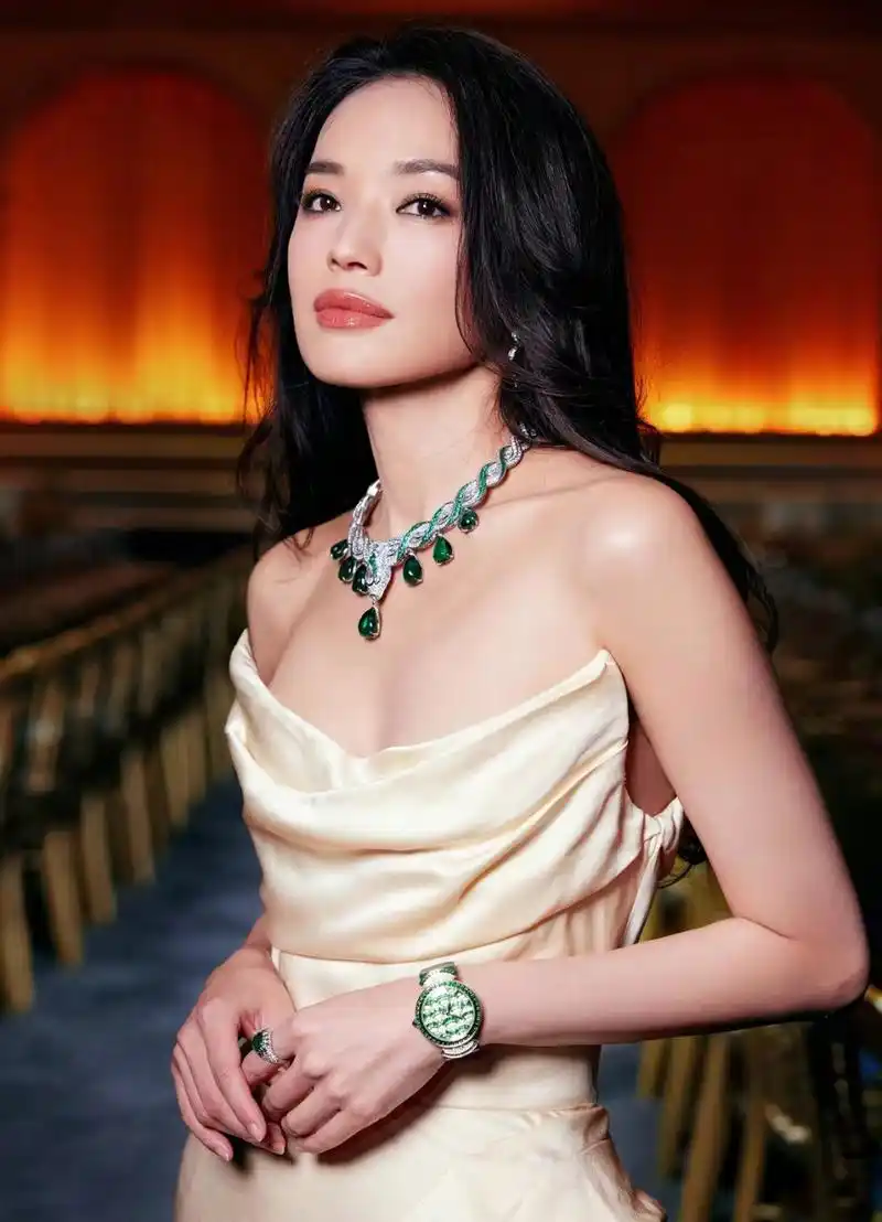 刘亦菲舒淇同场活动#   近日,著名珠宝品牌【宝格丽】一场豪华晚宴