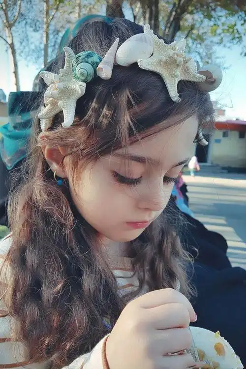 "世界最美女孩"颜值罕见!爸爸辞职保护,长大后更让爸爸不省心